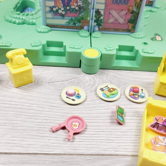 Vintage 1994 TAKARA Furry Families, Lion Family Enchanted Playhouse + furniture - Picture 4 of 16